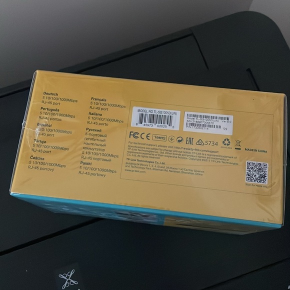 NEW TP-Link 5 Port Gigabit Ethernet Network Switch (TL-SG1005D) - Plug & Play - Picture 4 of 4